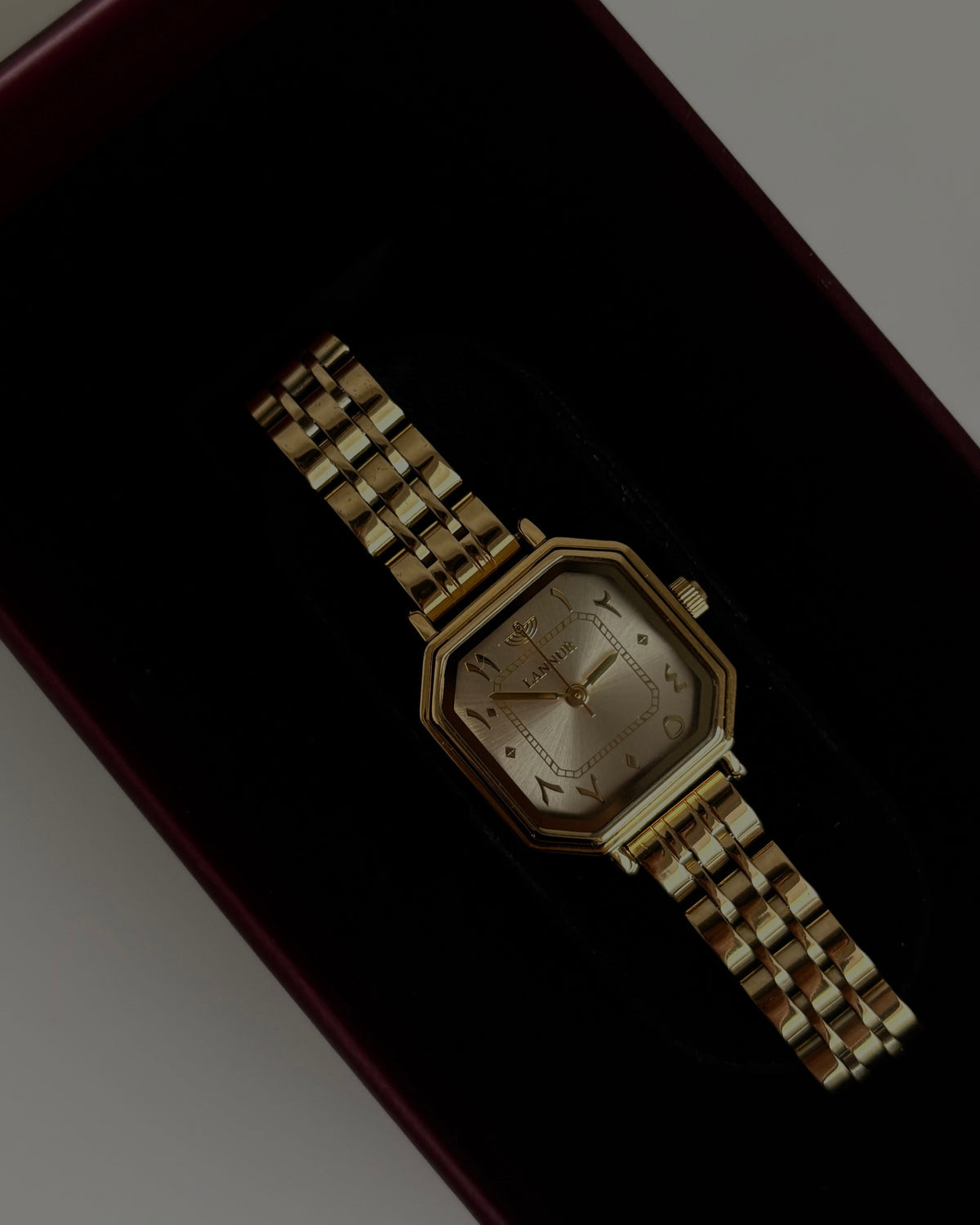 Gold Watches for Women with Arabic Numerals: What to Look For
